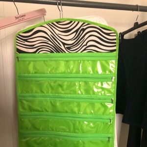 Green and zebra organizer